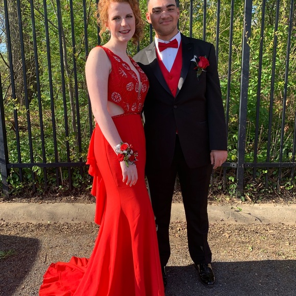 Gorgeous red Sherri Hill Prom Dress - Picture 4 of 4
